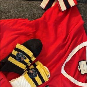 Gucci shirt and 2 pairs of socks